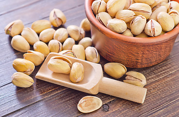 Image showing pistachios
