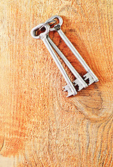 Image showing key on wooden background