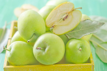 Image showing fresh apples in yellow box