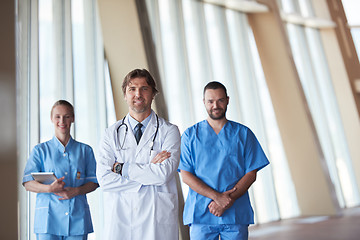 Image showing group of medical staff at hospital, handsome doctor in front of 