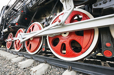 Image showing wheels of the old train  