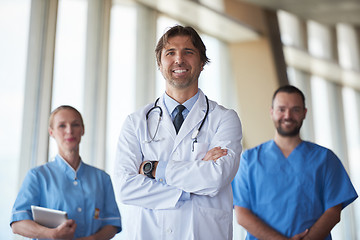 Image showing group of medical staff at hospital, handsome doctor in front of 