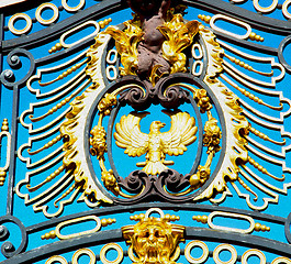 Image showing in london england the old metal gate  royal palace