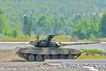 Image showing Tank T-80s in motion