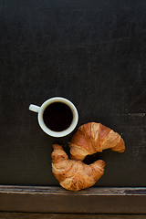 Image showing black coffee with croissant 