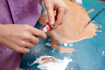 Image showing Artist\'s hands close-up on the background of palette 