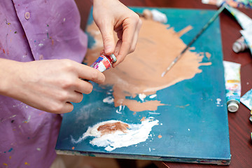 Image showing Artist\'s hands close-up on the background of palette 