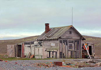 Image showing hunting cabin on shore of the Arctic ocean