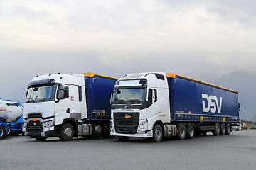 Image showing White Volvo FH and Renault Trucks T on a Yard