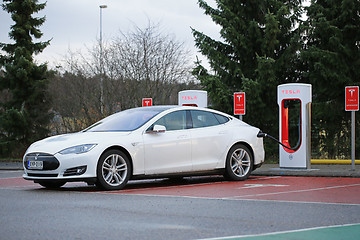 Image showing White Tesla Model S being Charged at Supercharger Station