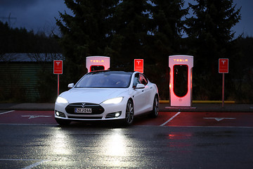 Image showing Tesla Model S Arrives at Supercharger Station at Night