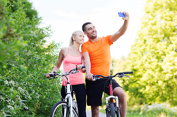 Image showing couple with bicycle taking selfie by smartphone