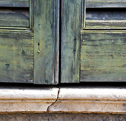 Image showing window  varese palaces i      wood venetian blind concrete  bric