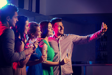 Image showing friends with glasses and smartphone in club