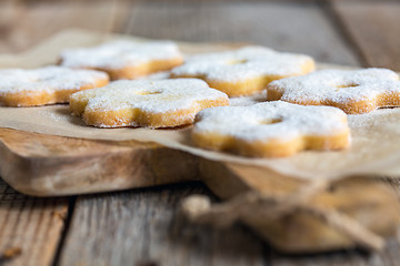 Image showing Cookies in the shape of flowers.