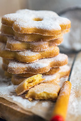 Image showing Butter cookies sprinkled with powdered sugar.