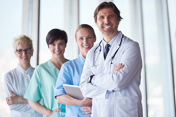 Image showing group of medical staff at hospital, handsome doctor in front of 