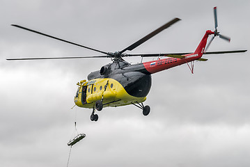 Image showing Descent of empty stretcher from MI-8 helicopter