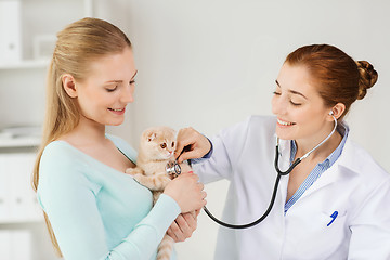 Image showing happy woman with cat and doctor at vet clinic