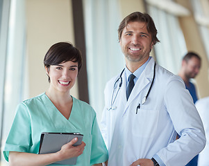 Image showing group of medical staff at hospital, handsome doctor in front of 