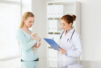 Image showing woman with cat and doctor at vet clinic