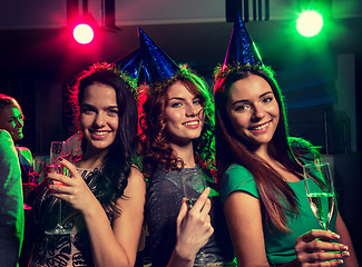 Image showing smiling friends with glasses of champagne in club