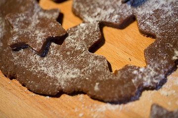 Image showing close up of ginger dough, molds and flour on board