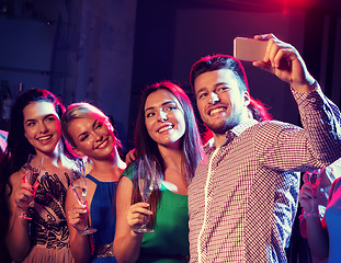 Image showing friends with glasses and smartphone in club