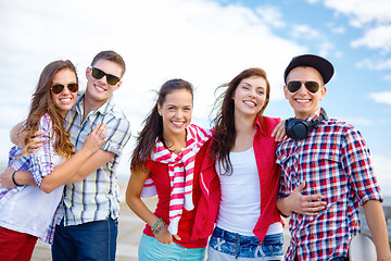 Image showing group of smiling teenagers hanging out