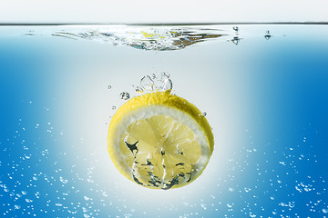 Image showing lemon slice in water