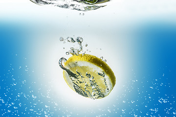 Image showing lemon slice in water