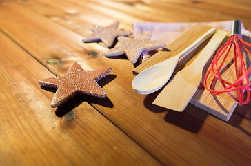 Image showing close up of gingerbread and baking kitchenware set