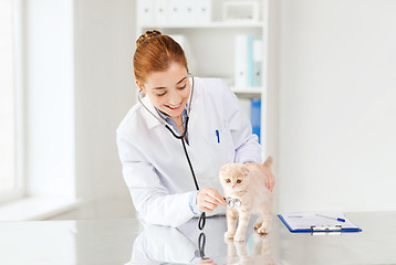 Image showing happy veterinarian with kitten at vet clinic