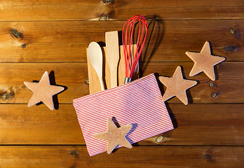 Image showing close up of gingerbread and baking kitchenware set