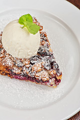 Image showing Crumble pie with black currants 