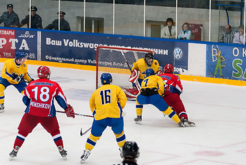 Image showing Teams of Russia and Sweden play in hockey