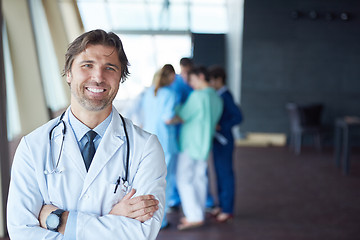 Image showing group of medical staff at hospital, handsome doctor in front of 