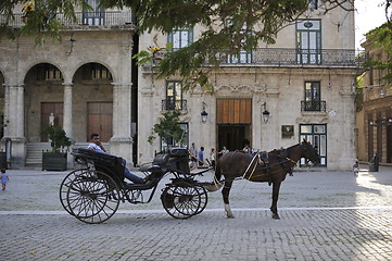 Image showing Havana old city carriage with horse.