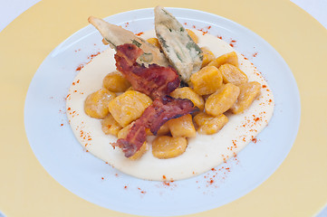 Image showing Gnocchi with pumpkin and peanut butter and crispy bacon