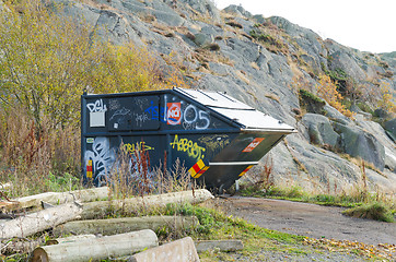 Image showing a garbage container with grafitti on