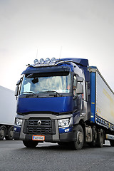 Image showing Blue Renault Trucks T Semi, Vertical Detail