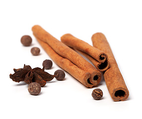 Image showing Black peppercorns, anise stars and cinnamon sticks