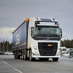 Image showing White Volvo FH Semi on a Yard