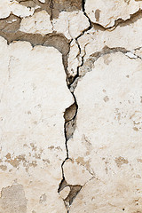 Image showing crack in the wall  