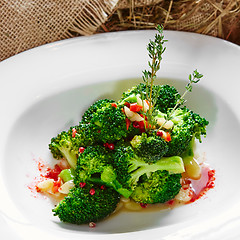 Image showing boiled broccoli in white bowl 