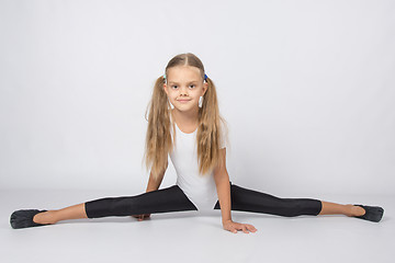 Image showing Girl gymnast almost sat down on the twine