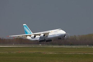 Image showing An-124 Taking Off