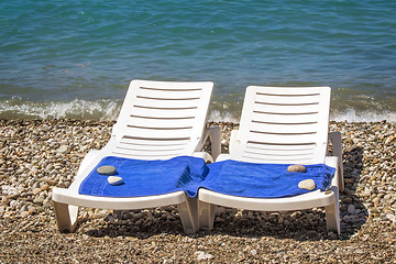 Image showing A holiday for two by the sea.