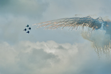 Image showing aviafighters SU-27 let out thermal traps