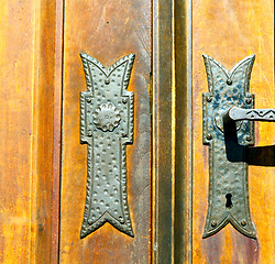 Image showing castellanza blur lombardy   abstract    curch  closed wood cross